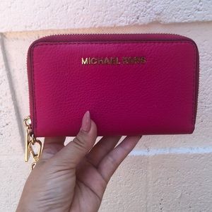 Michael Kors wallet/phone holder